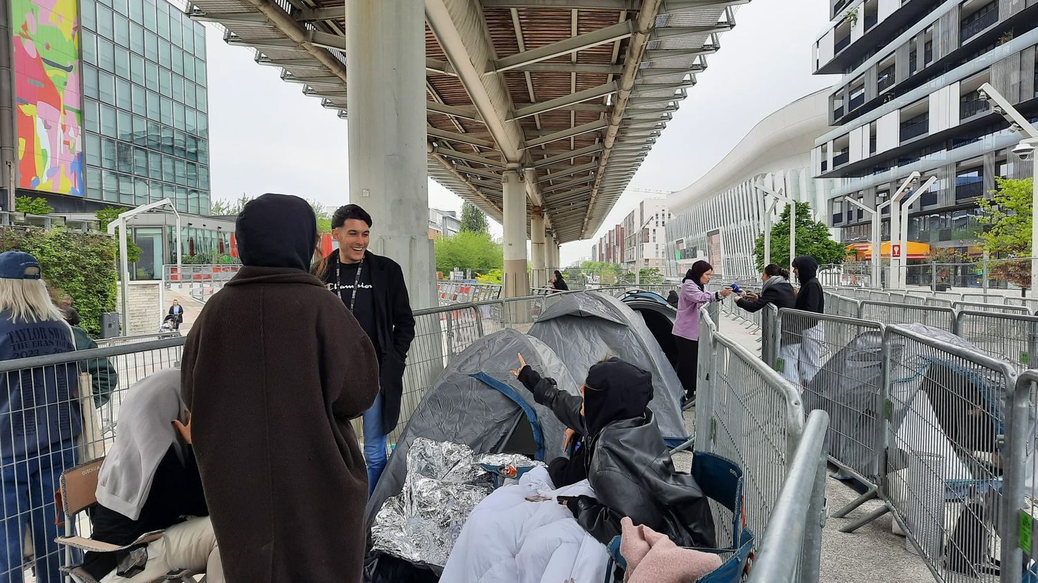 des fans de la star américaine ont déjà installé leurs tentes devant La Défense Arena