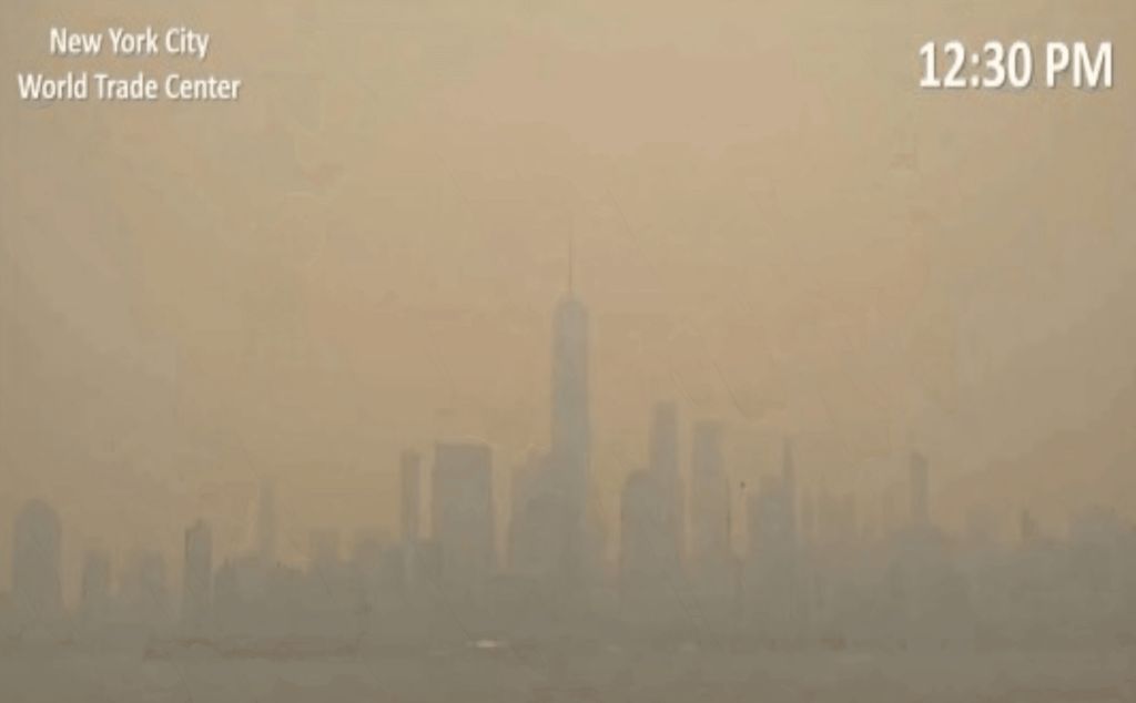 Insane time-lapse video shows how quickly wildfire smoke camouflaged NYC