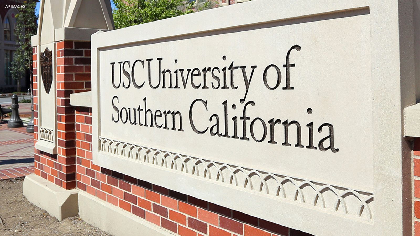 Former USC football player charged with raping 2 women