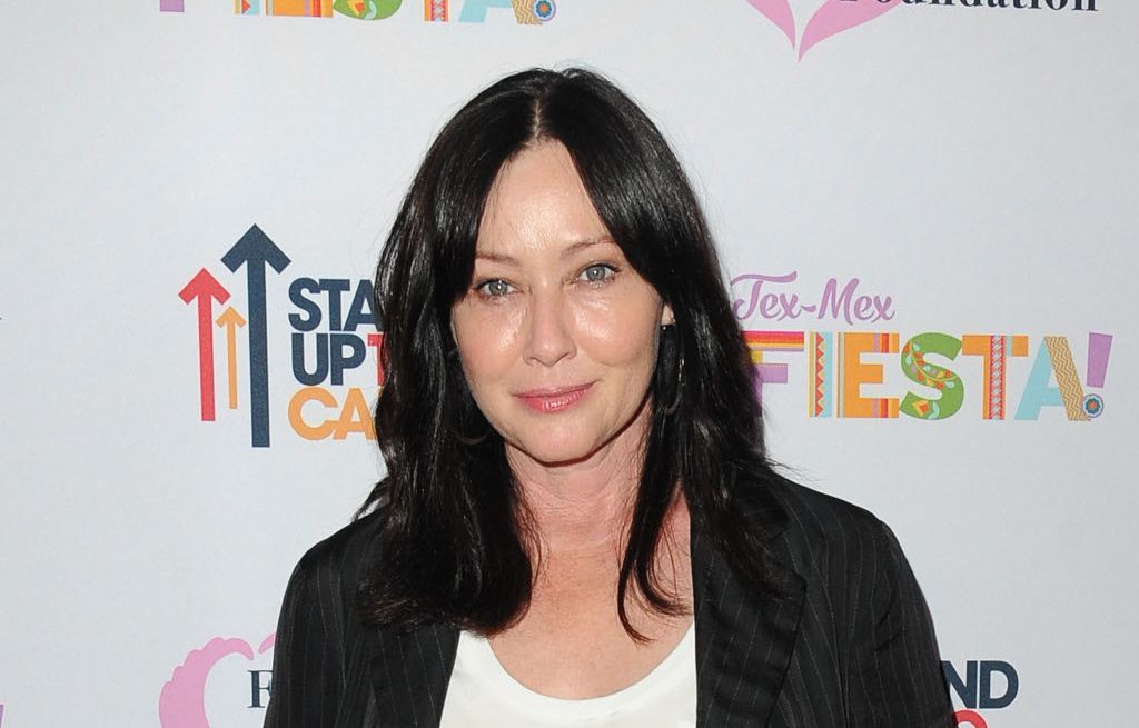 Shannen Doherty révèle qu’elle présente des métastases au cerveau et qu’elle subit un traitement de radiothérapie ciblé