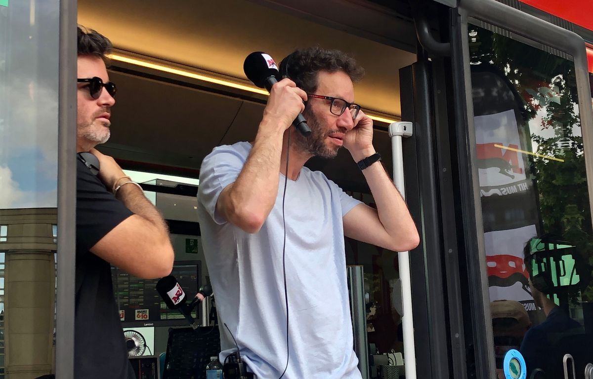 On est monté dans le bus électrique de la matinale de Manu Lévy sur NRJ, à Montpellier