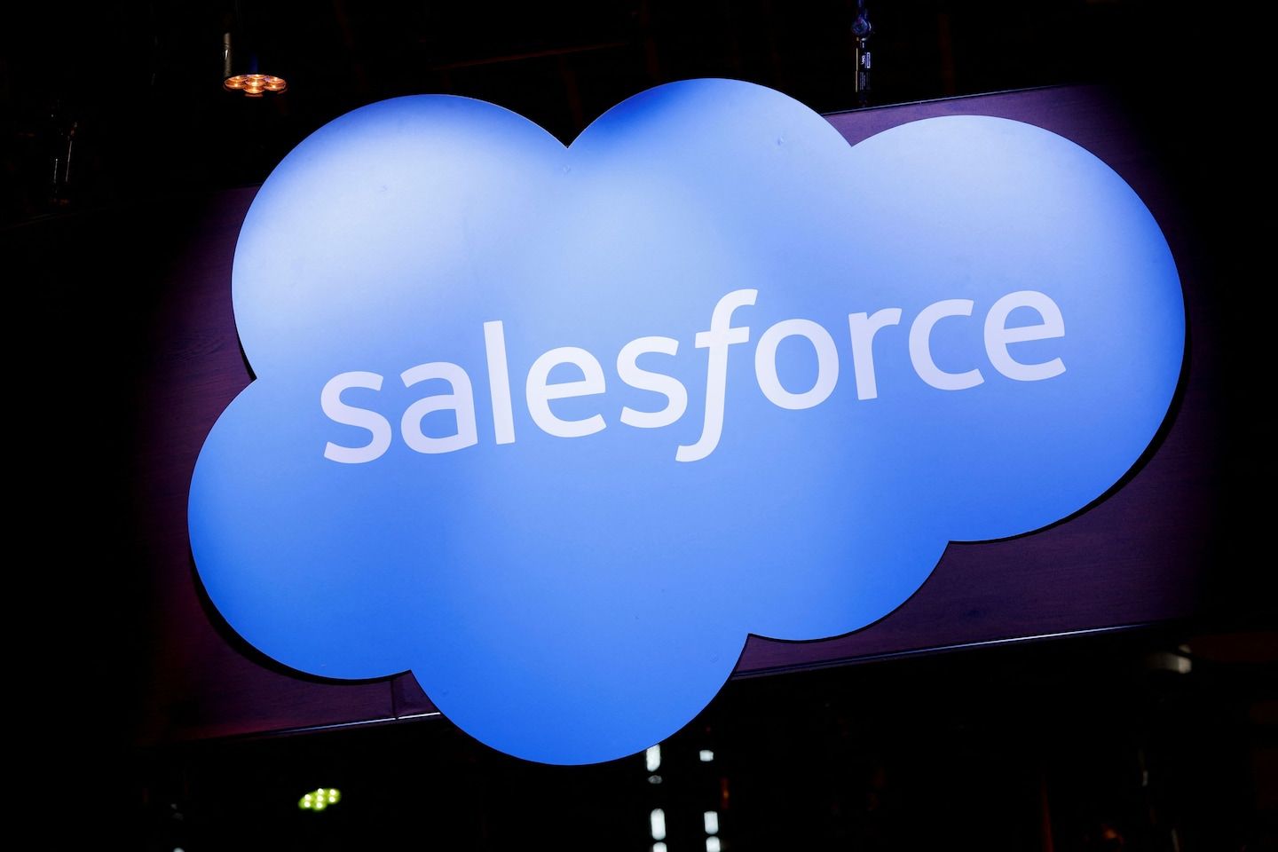 To fill offices, Google issues ultimatum while Salesforce tries charity