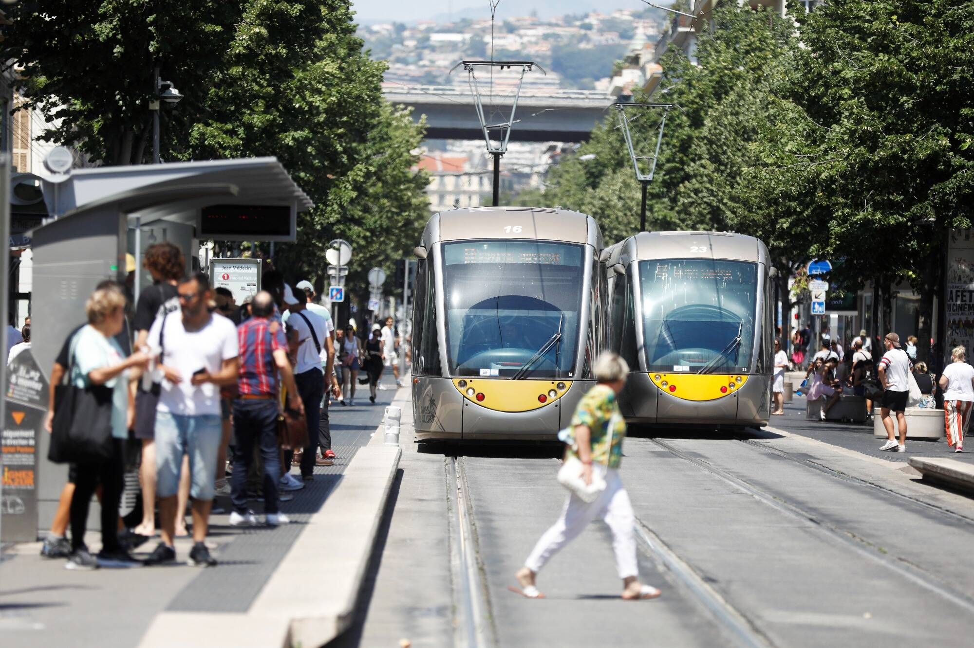 Je prends le tramway occasionnellement à Nice, suis-je obligé de faire une carte?