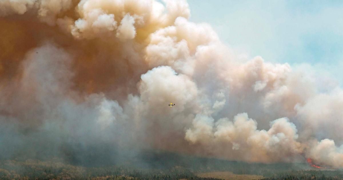 De l'Alberta à New-York, les images spectaculaires des feux qui embrasent le Canada et étouffent les États-Unis