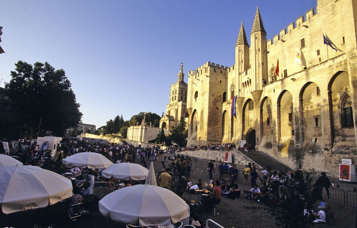 Le Festival d’Avignon déprogramme " Les Émigrants " du metteur en scène Krystian Lupa