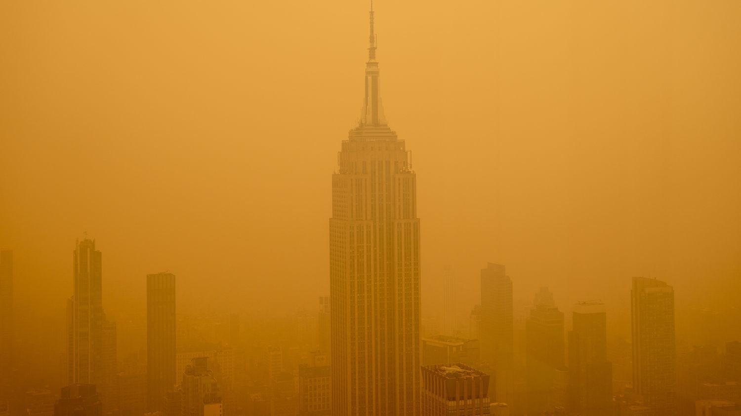 la fumée venue du Québec plonge New York et la côte est des Etats-Unis dans un brouillard apocalyptique