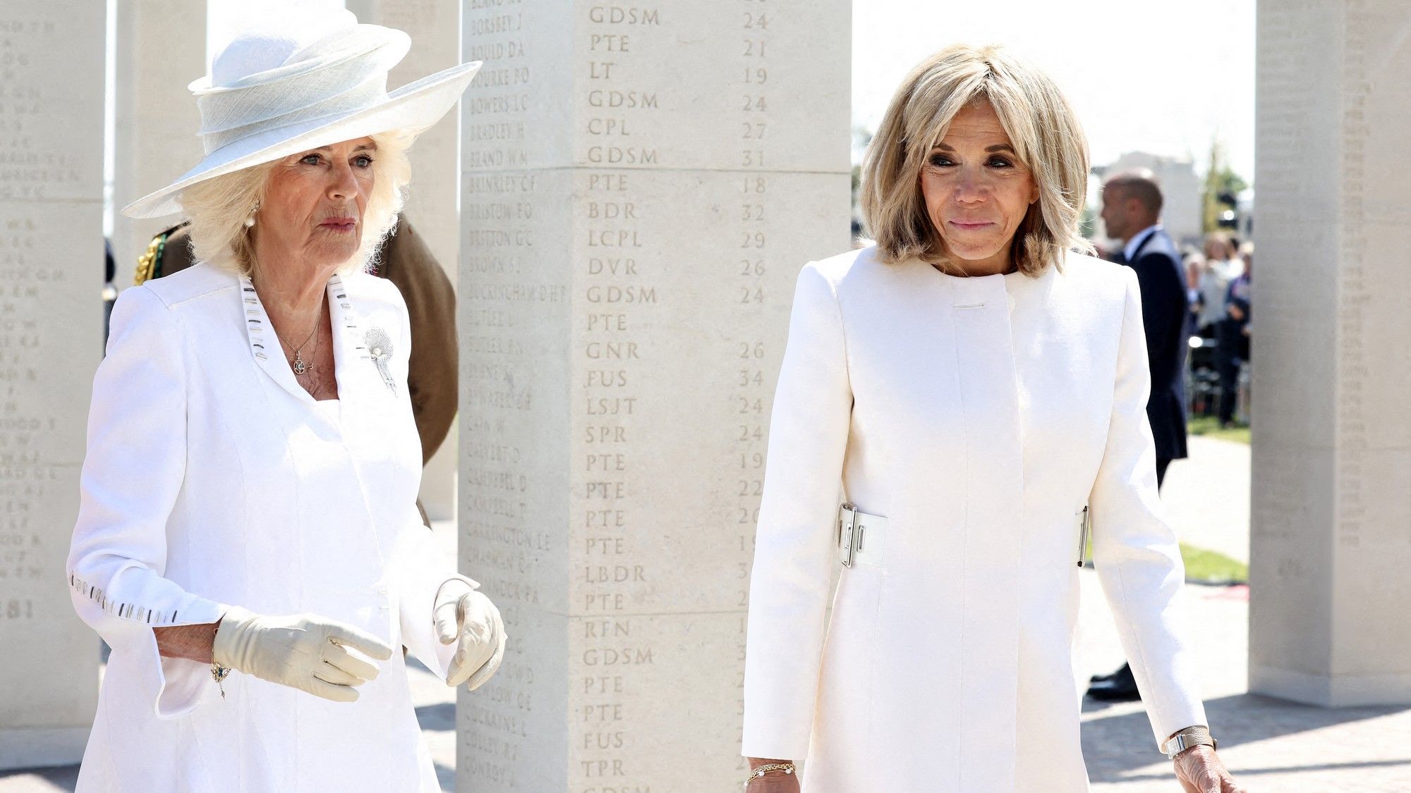 La reine Camilla met un méchant vent à Brigitte Macron après une nouvelle gaffe royale de la première dame