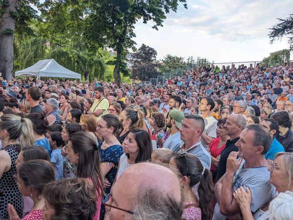 La foule pour les Frangines à l'ouverture des Estivales du canal à Vierzon