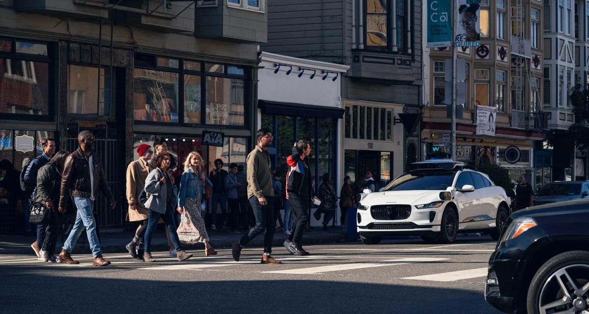 Cette voiture autonome bloque la circulation, tout ça parce qu’elle est tombée en panne