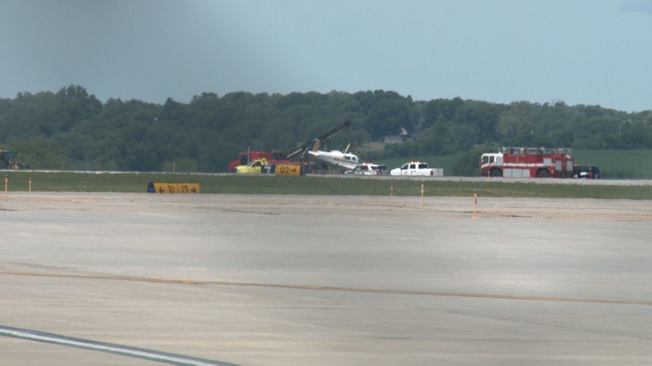 Emergency landing causes runway to close at Des Moines International Airport Saturday