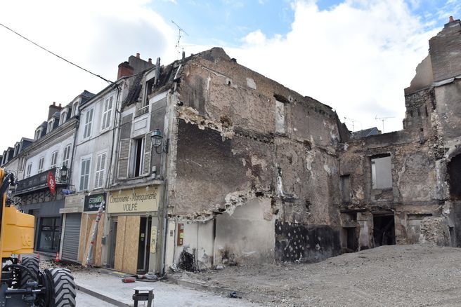 Émeutes à Montargis : un adolescent de 17 ans mis en examen pour l'incendie de la pharmacie