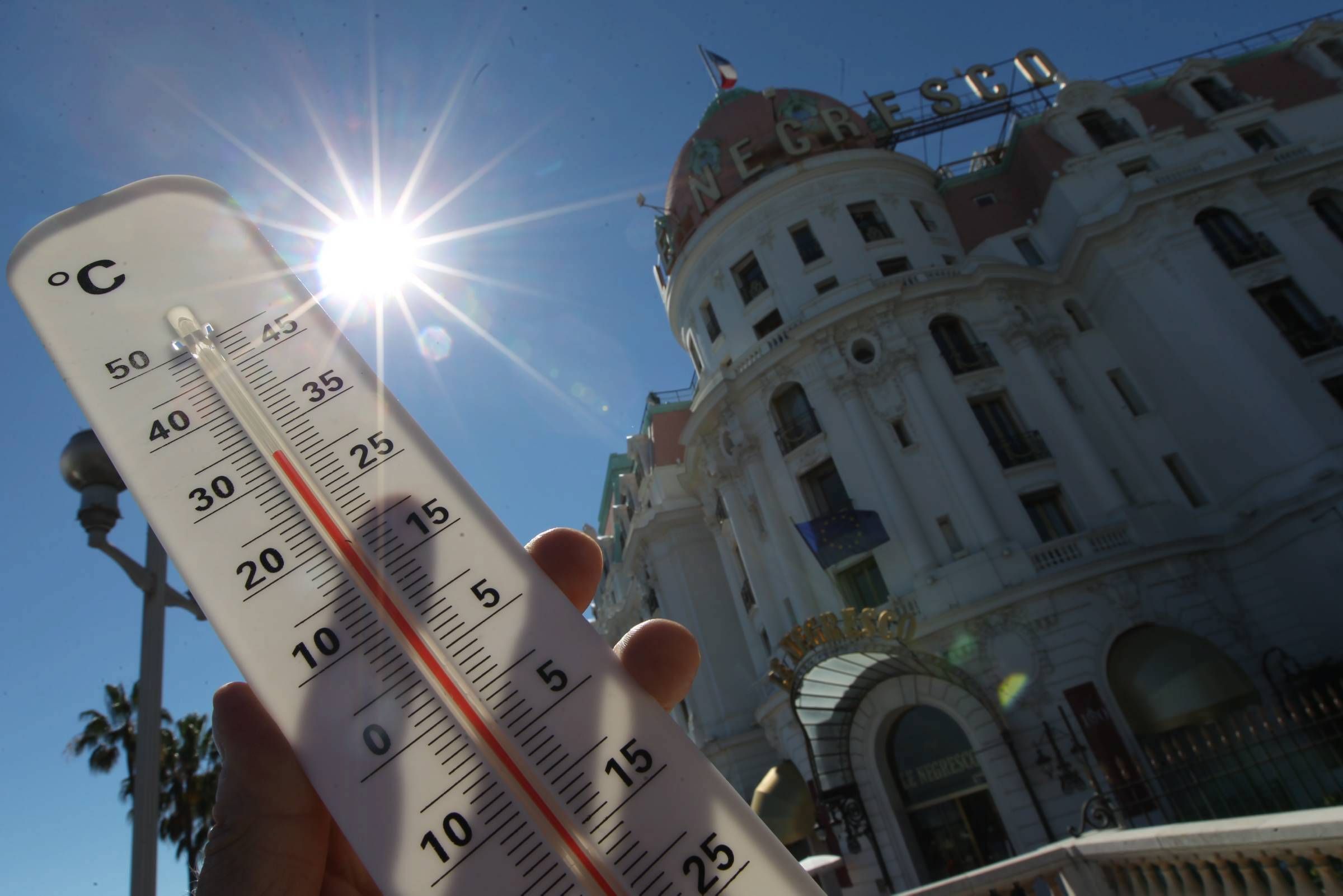 L'alerte canicule prolongée jusqu'à lundi dans les les Alpes-Maritimes et le Var, jusqu'à 40°C attendus