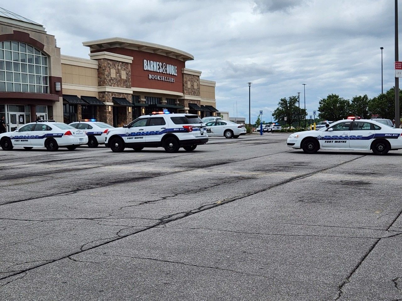 Suspect comes forward after shooting at Glenbrook Mall in Fort Wayne