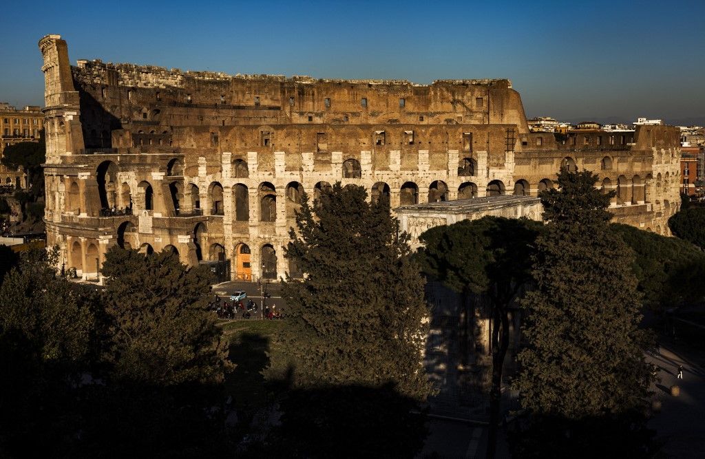 Italie : Un Touriste Anglais Grave Son Nom Sur Le Colisée, Ses Excuses Consternent Les Italiens