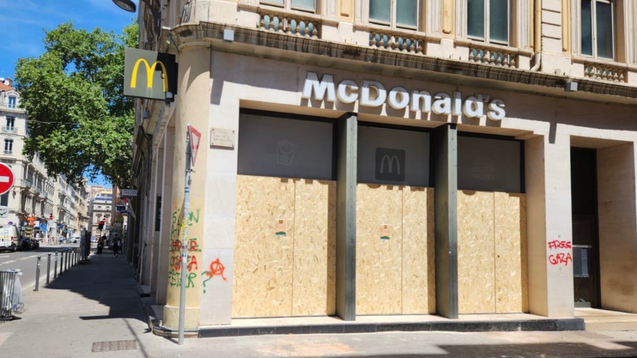 Lyon : fermeture du McDo Cordeliers après l’attaque en marge de la manif anti-RN