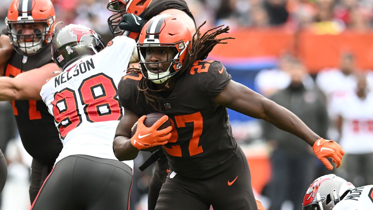 After "great visit" with Saints, Kareem Hunt is off to see the Colts