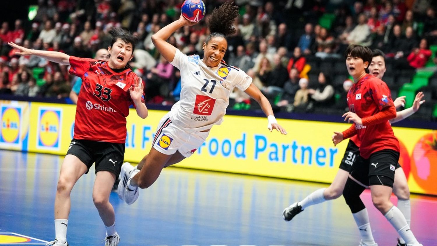 Mondial de handball : les Bleues s’imposent face à la Corée du Sud et se qualifient pour les quarts de finale