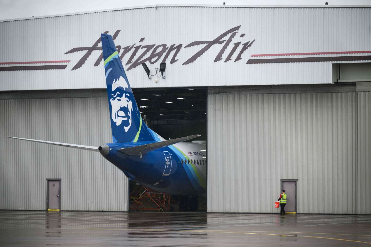 Après la défaillance lors du vol Alaska Airlines, le patron de Boeing reconnaît une " erreur "