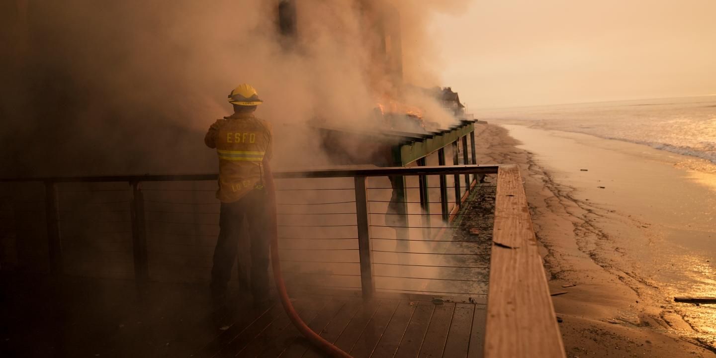 En direct, incendies à Los Angeles : Donald Trump attaque les démocrates