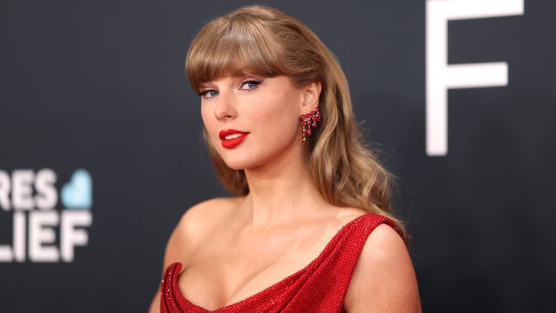 Taylor Swift arrives at Super Bowl LIX to cheer on the Chiefs