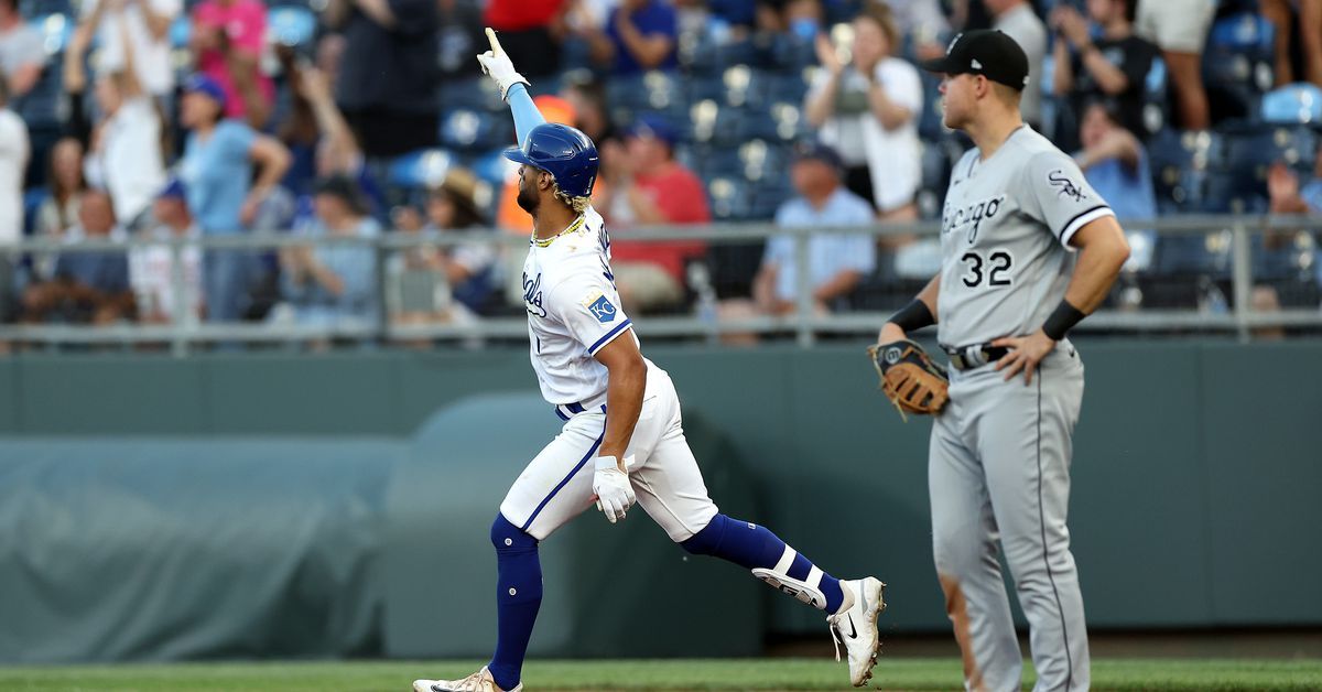 Eight-run sixth inning propels Royals to 12-5 victory over White Sox