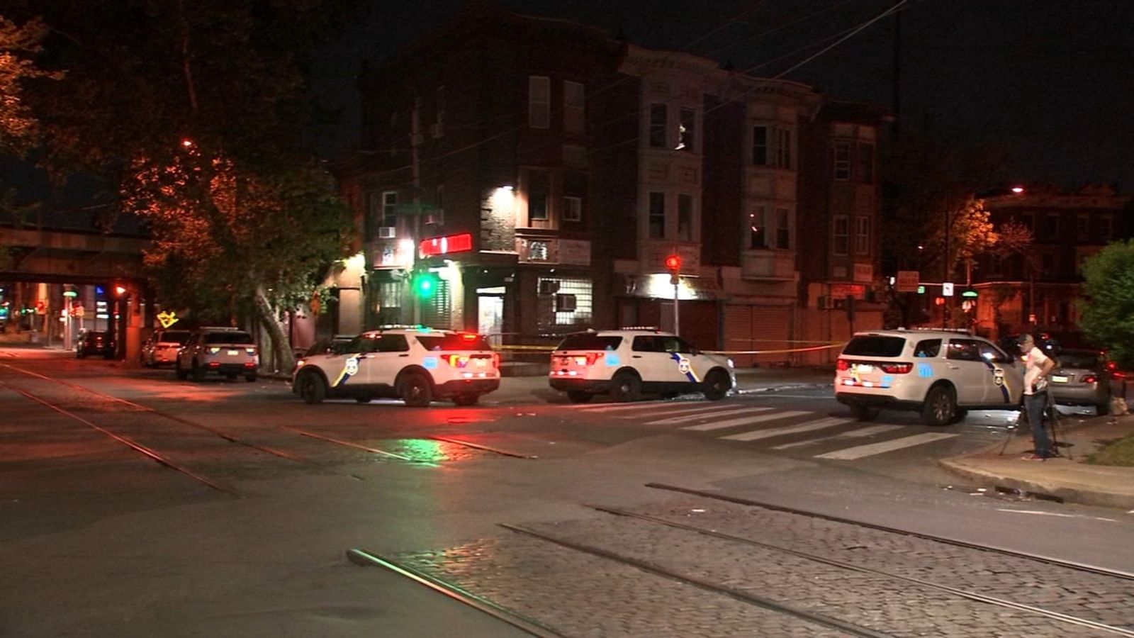 2 women injured when fight escalates into shooting outside Philadelphia bar