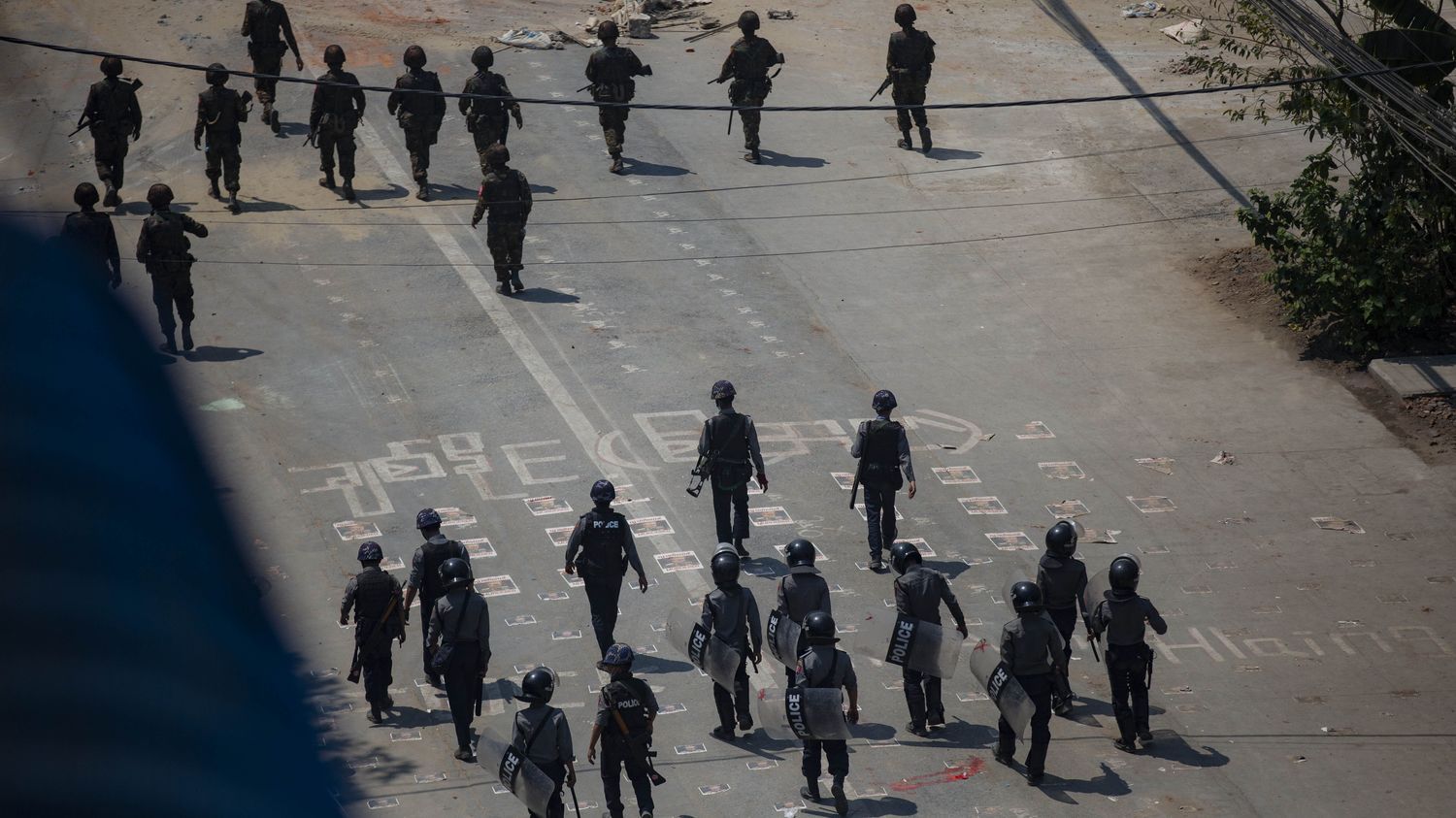 La junte birmane a utilisé une "bombe à vide" contre un village en avril, selon Human Rights Watch