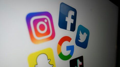 Réseaux sociaux: le Sénat vote une régulation des pratiques des influenceurs