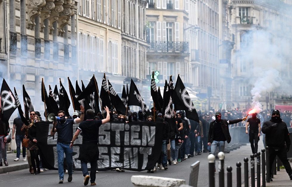 Une fin de soirée à l'espace Simone Veil pour écouter un concert néo-nazi