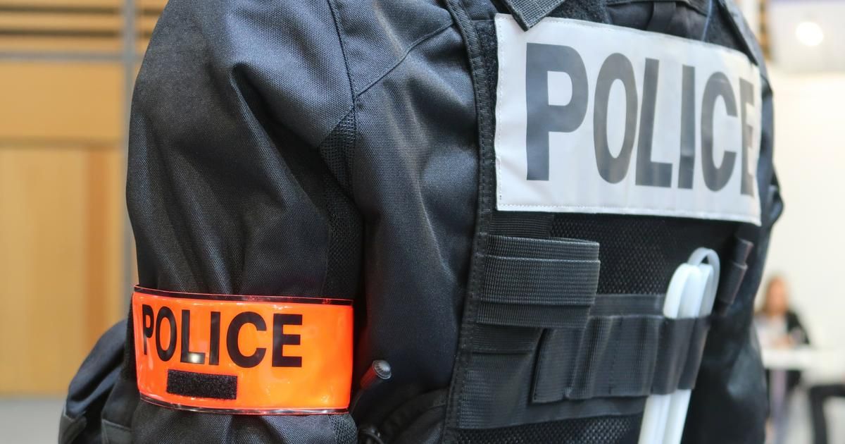 Deux policiers blessés par balle dans un commissariat parisien