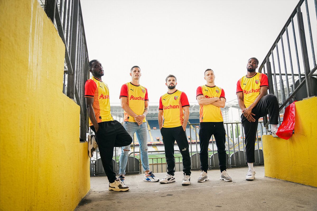 Le RC Lens dévoile son nouveau maillot domicile pour la saison prochaine