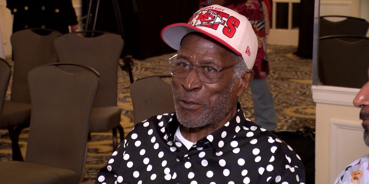 Actor John Amos being treated at Memphis hospital, publicist says