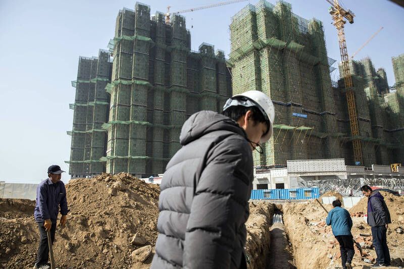 中國11家房企恐「1元退市」 清算風險加劇爛尾樓再延燒