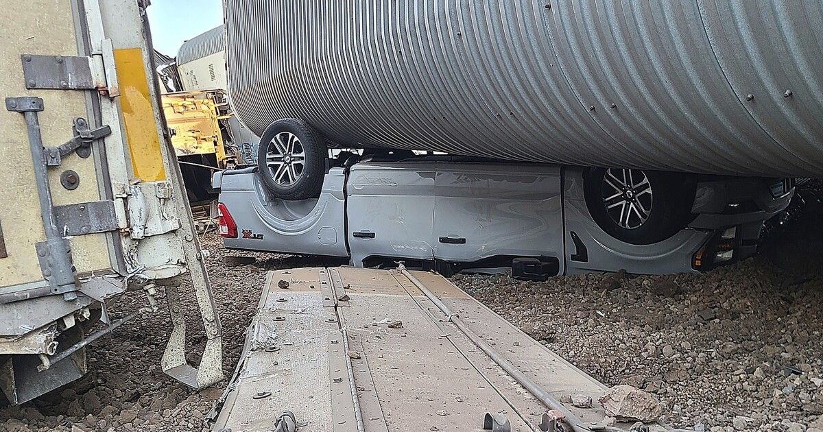 23 freight cars, vehicles damaged in train derailment in northern Arizona