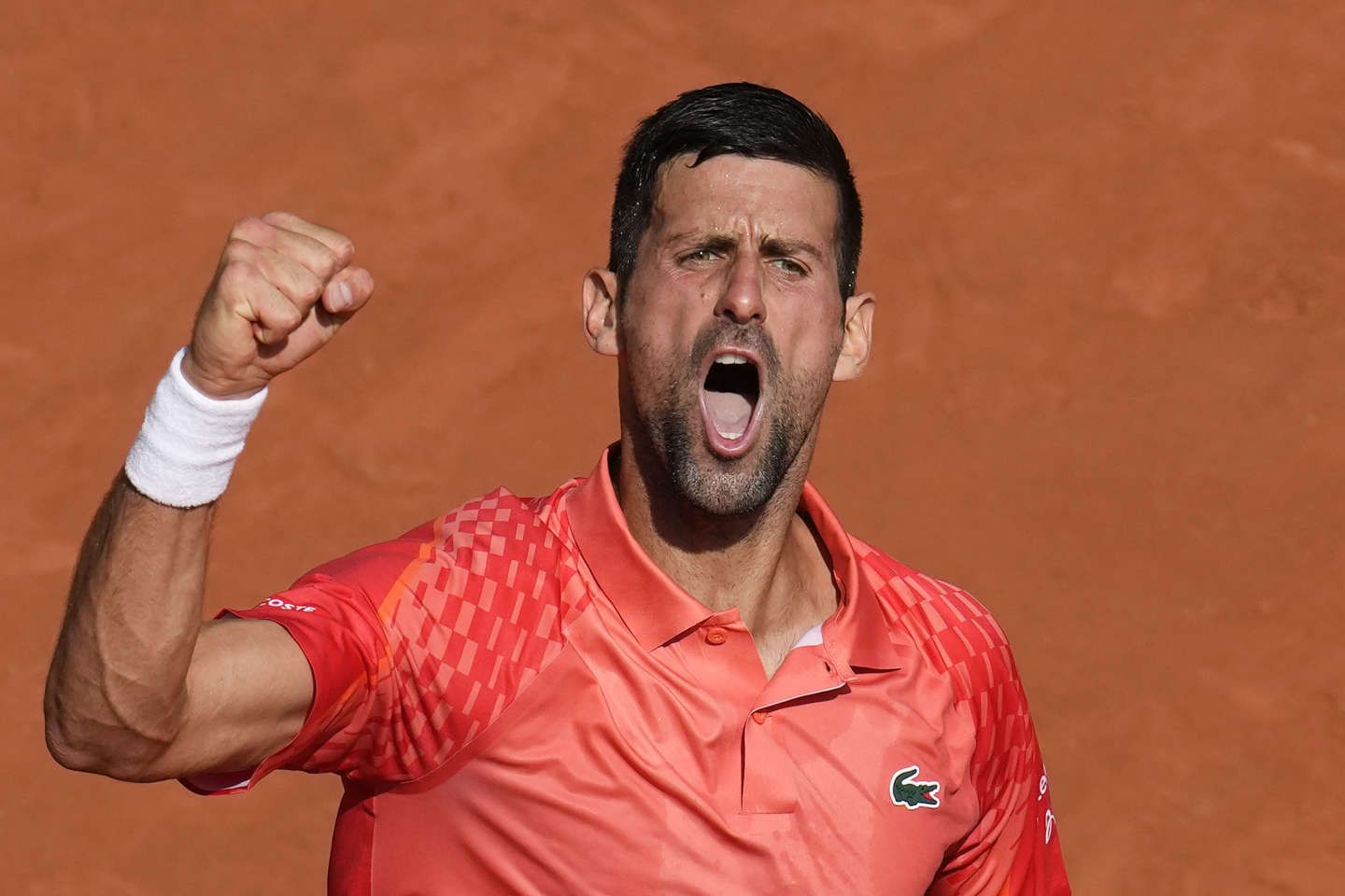 Roland-Garros 2023 : Novak Djokovic se hisse en finale après un choc inachevé face à Carlos Alcaraz