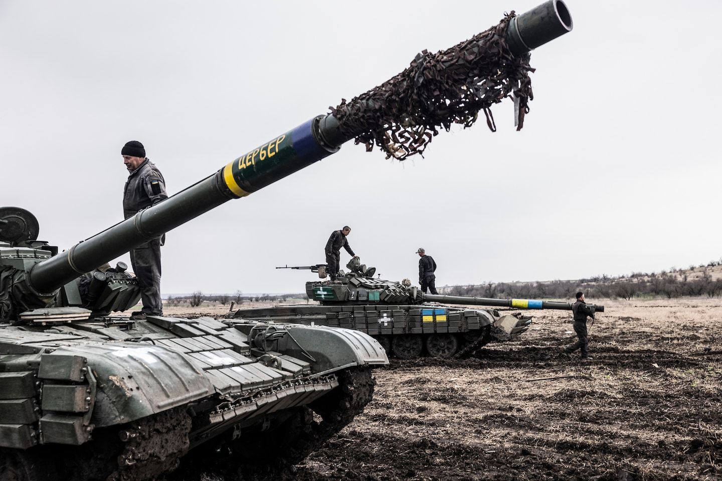 Ukraine presses counteroffensive as flood evacuations continue in south