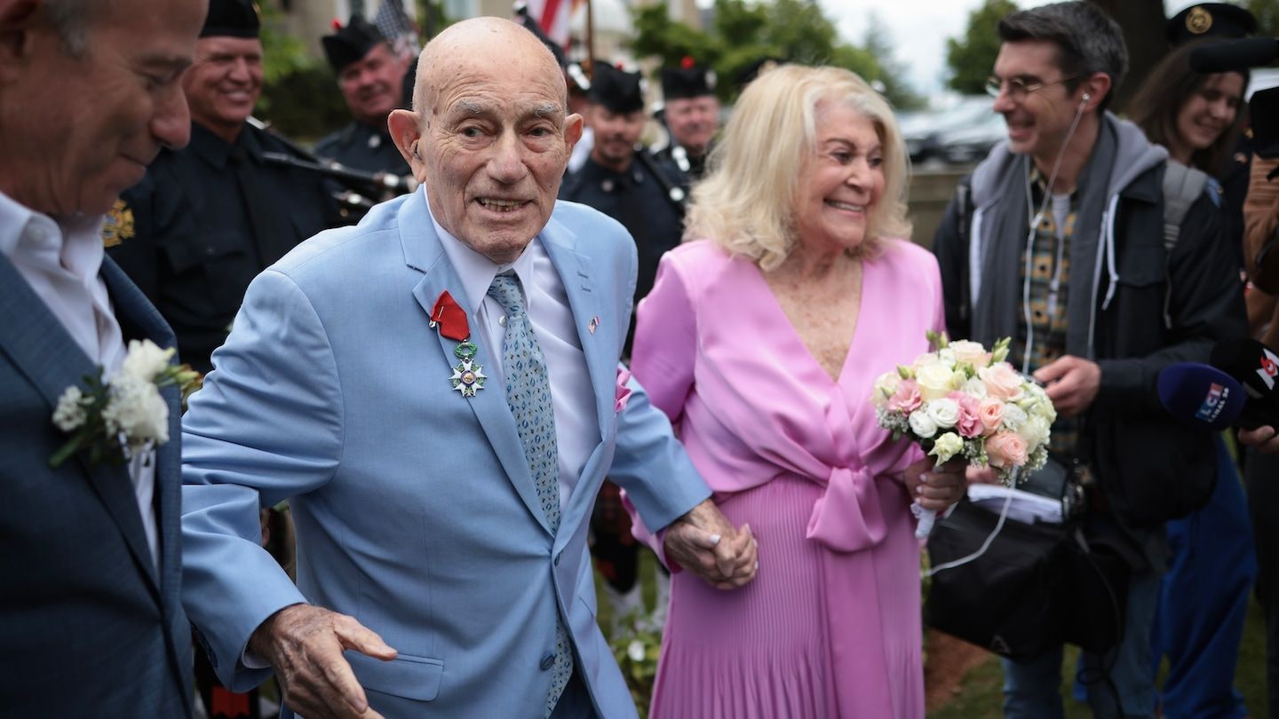 100-year-old U.S. vet marries bride, 96, at D-Day event in France