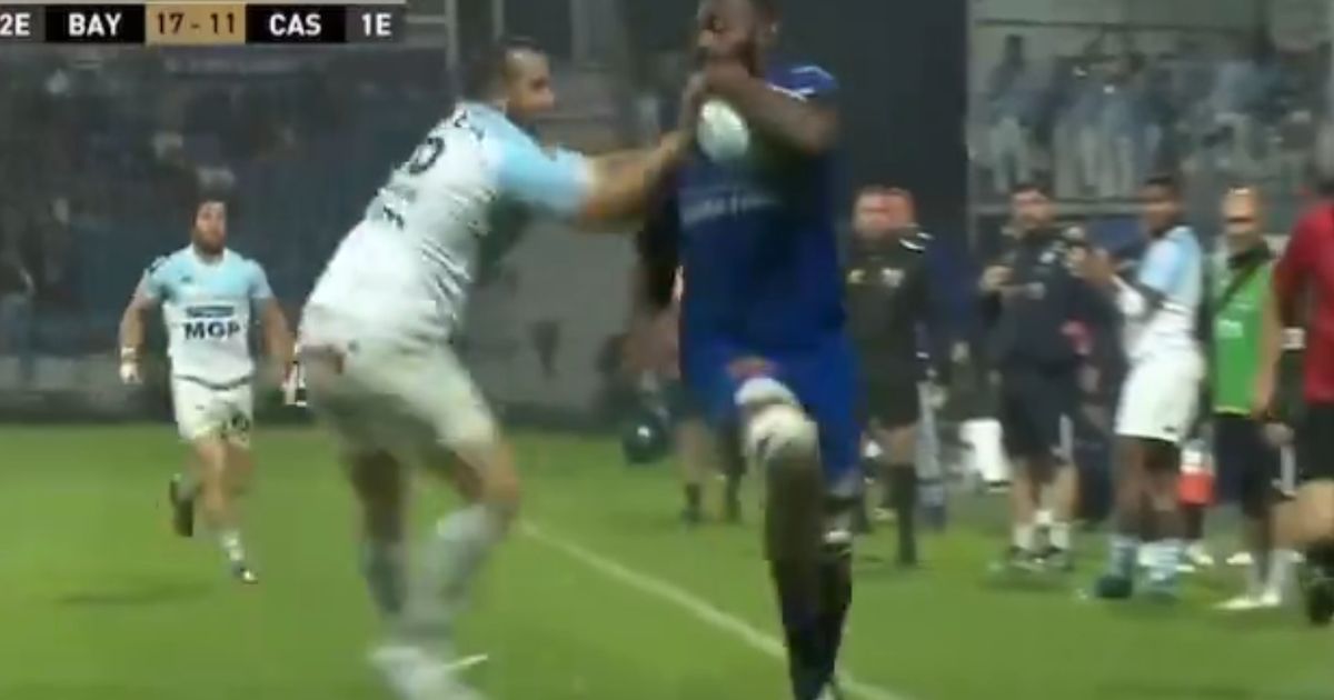 Top 14 : en vidéo, la tentative de plaquage complètement manquée de Camille Lopez avec Bayonne