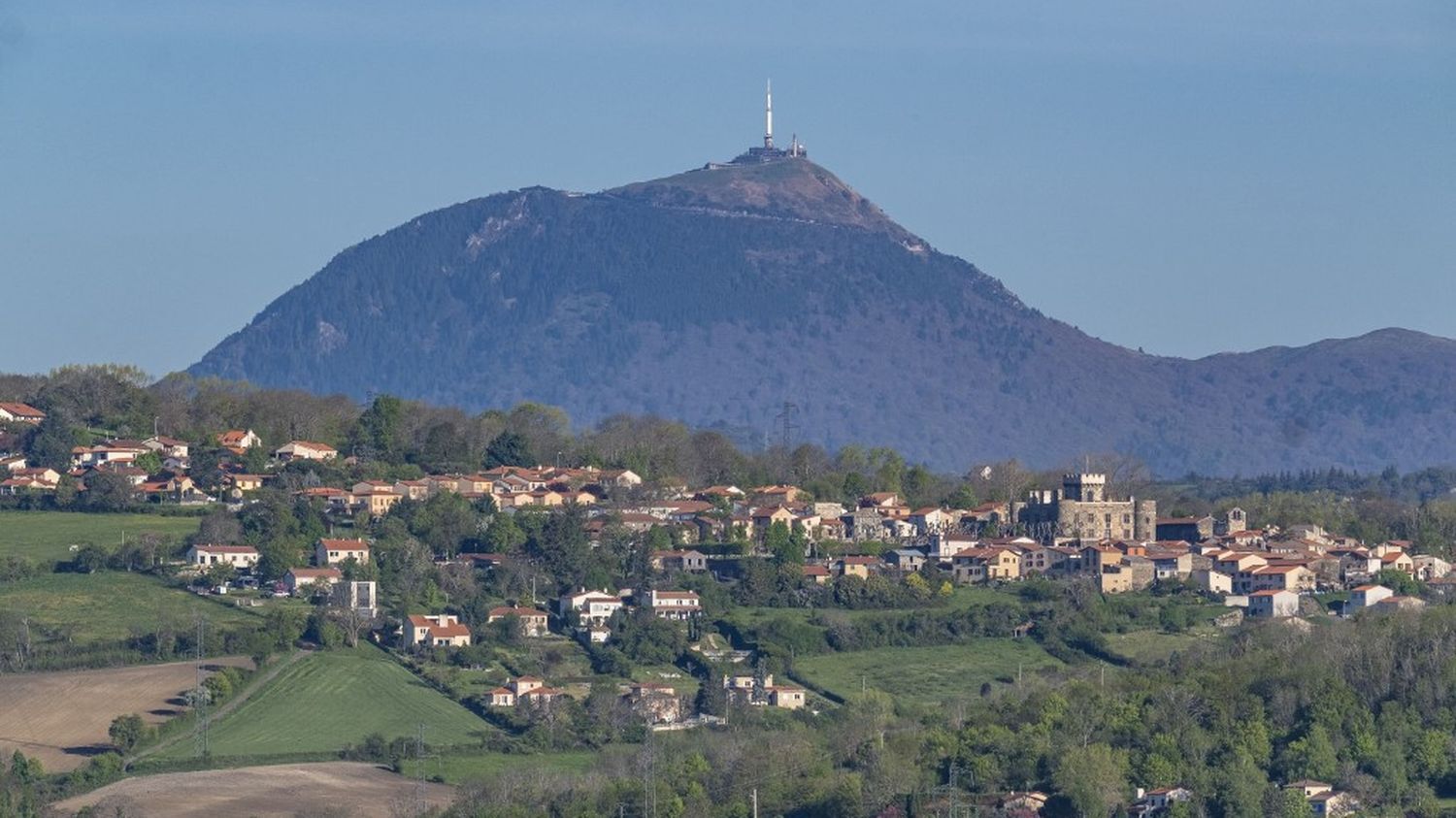 vers un nouveau duel au sommet entre Pogacar et Vingegaard sur les routes du puy de Dôme ?