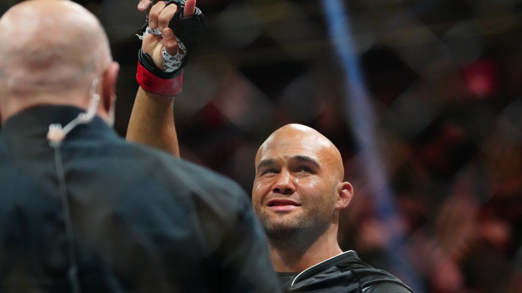 Robbie Lawler wins emotioanl last fight in 38 seconds