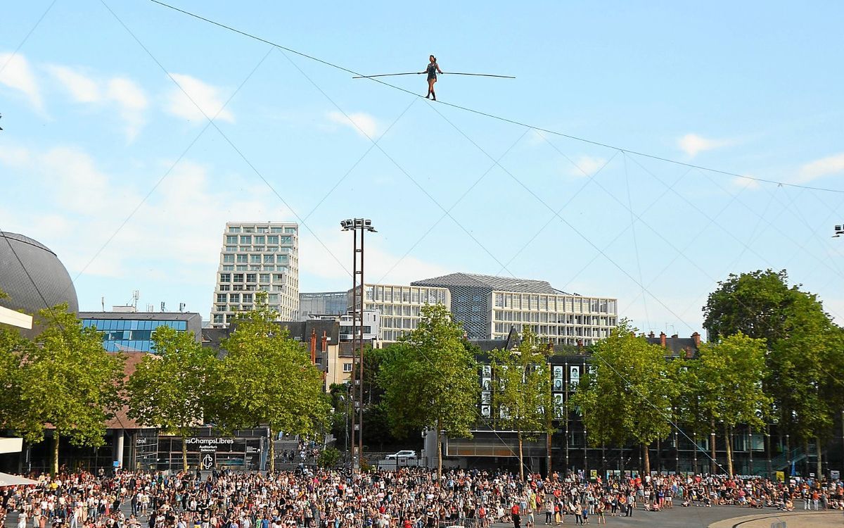 À Rennes, la traversée de l’esplanade Charles de Gaulle à plus de vingt mètres de hauteur