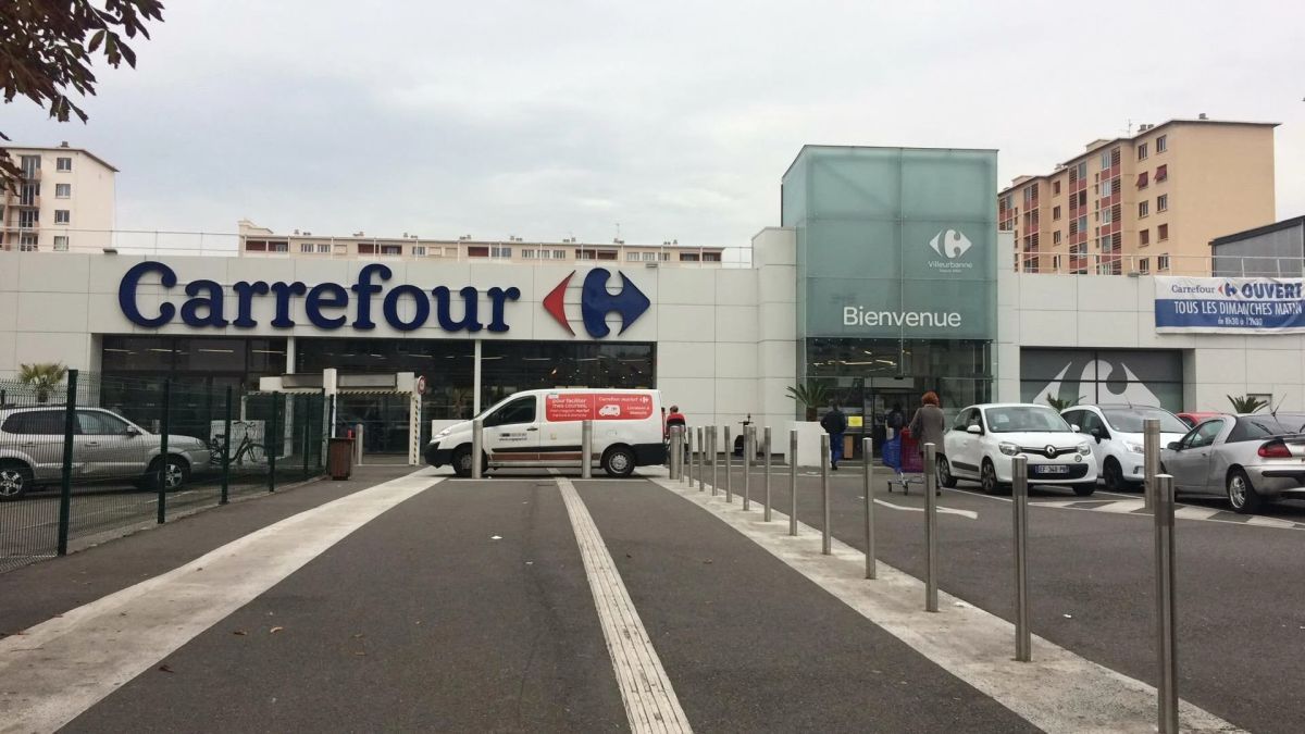 Carrefour frappe fort avec son incroyable ensemble table et chaises terrasse ou jardin !