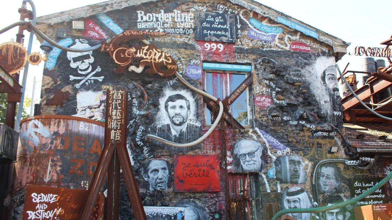 Près de Lyon : les murs de la Demeure du Chaos restaurés, la fin de la guerre ouverte ?