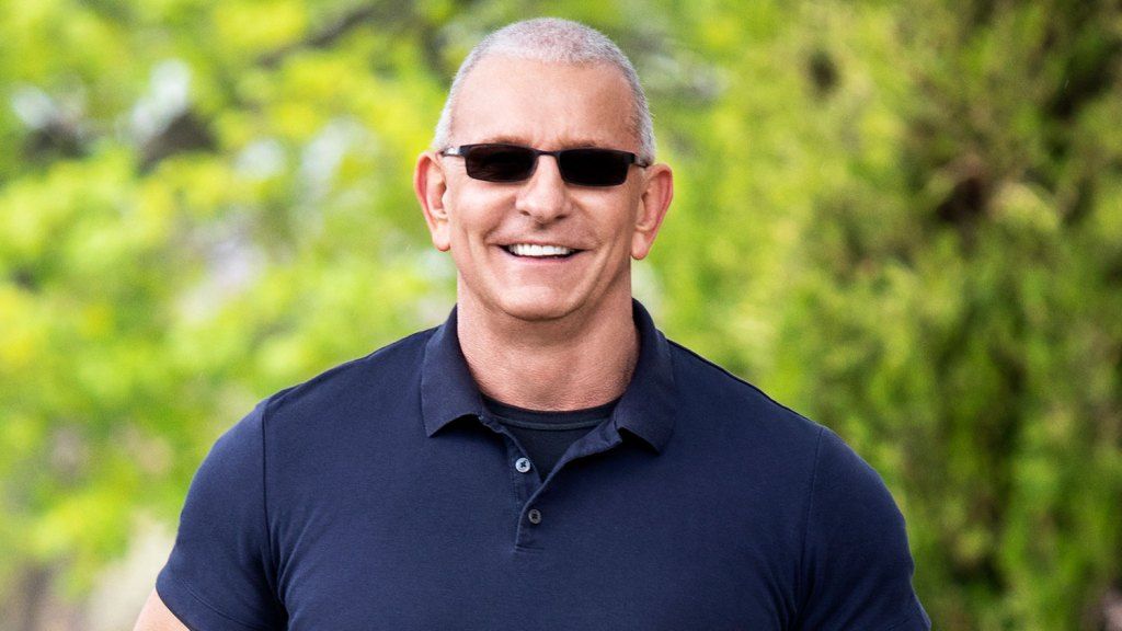 Robert Irvine On ‘Restaurant: Impossible’ Cancellation At Food Network: “They Have A Different Idea Of What Viewers Want”