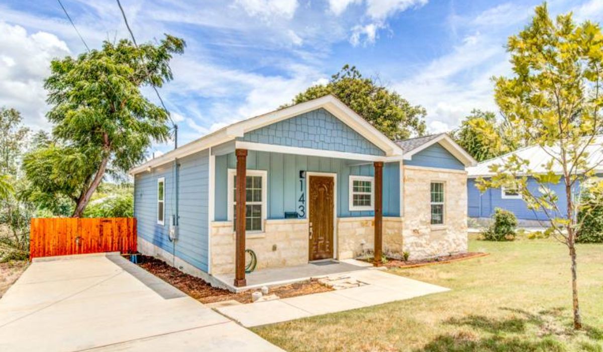 Guess the rent for this Eastside San Antonio 3-bedroom home