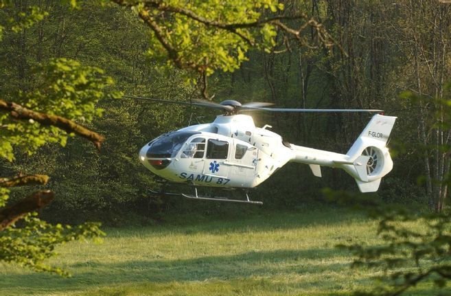 Accident entre la RD 901 et la RD7 à St-Pardoux-l'Ortigier : un motard, grièvement blessé, héliporté au CH de Limoges