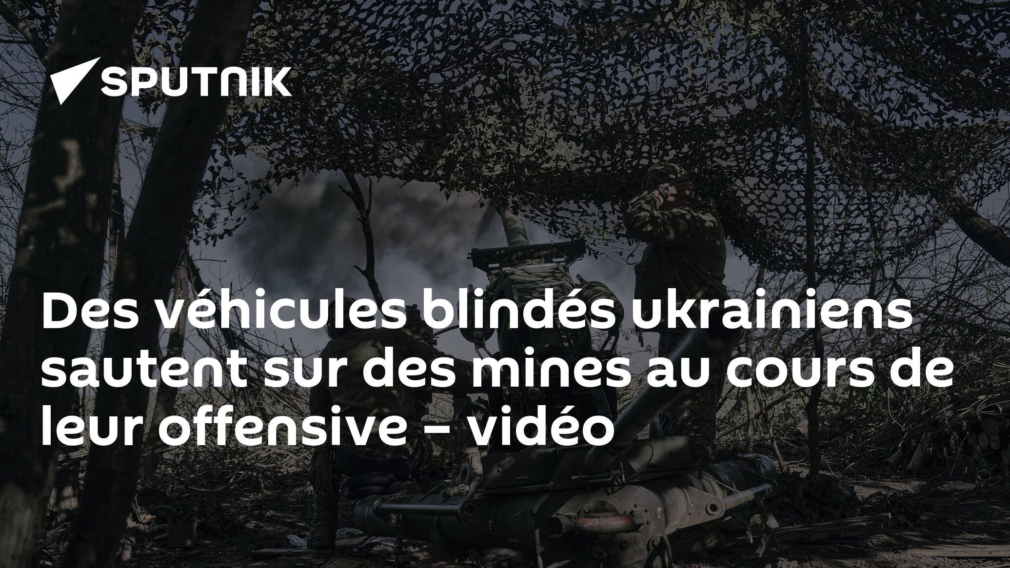 Des véhicules blindés ukrainiens sautent sur des mines au cours de leur offensive - vidéo