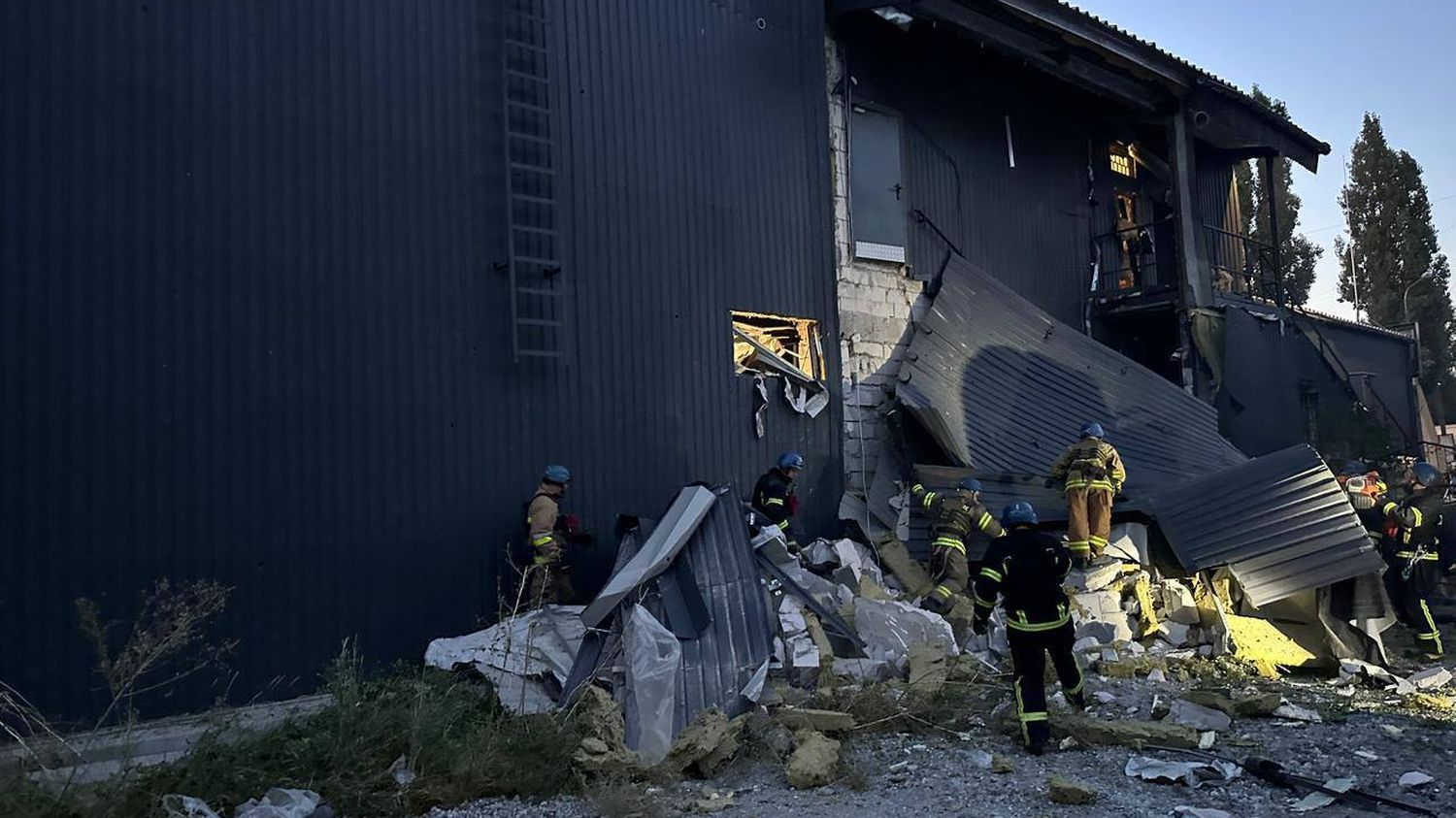 Guerre en Ukraine : au moins deux personnes sont mortes et sept ont été blessées dans une frappe russe sur la ville de Zaporijjia