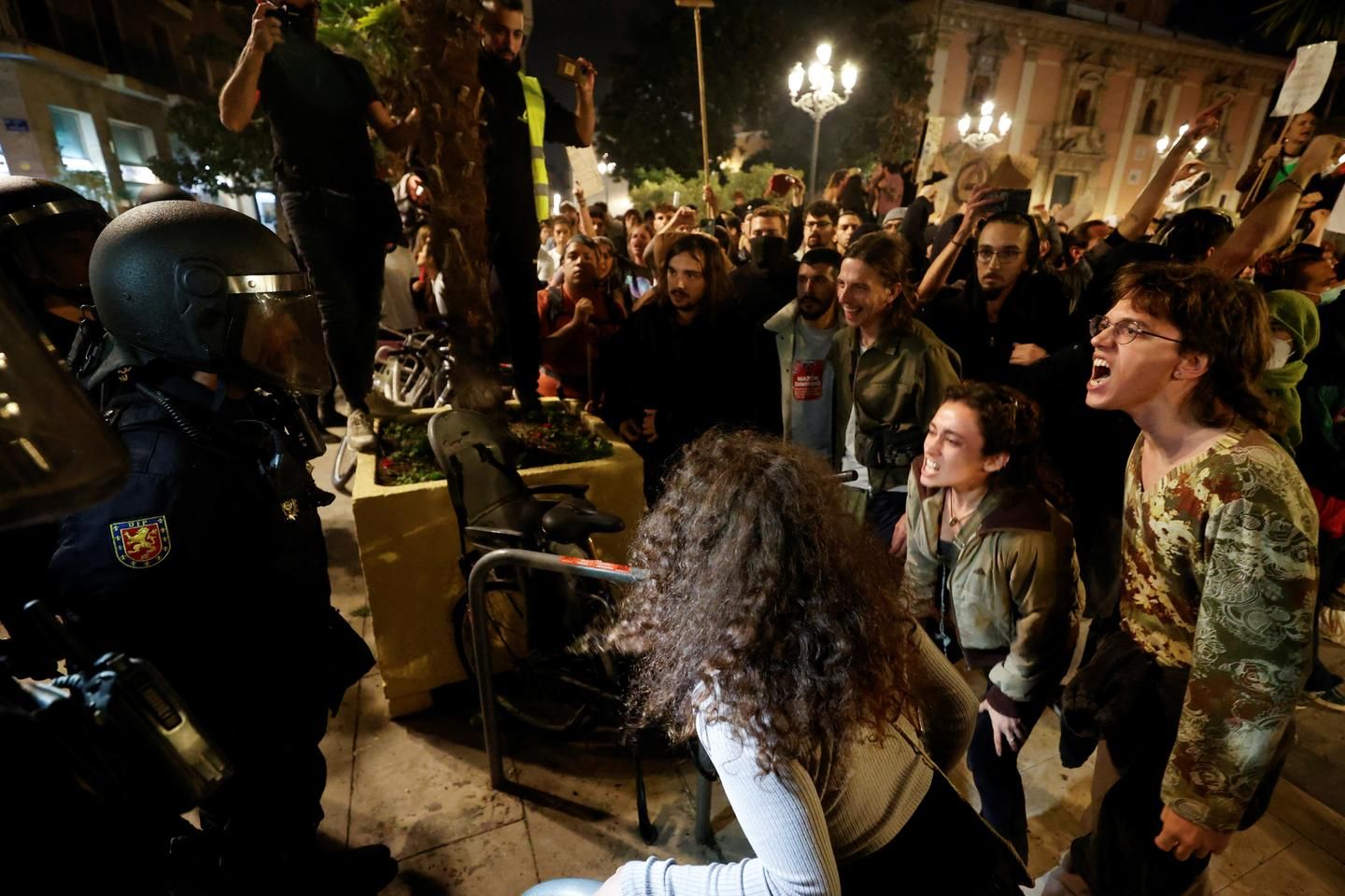 En Espagne, des dizaines de milliers de manifestants pour dénoncer la gestion des inondations