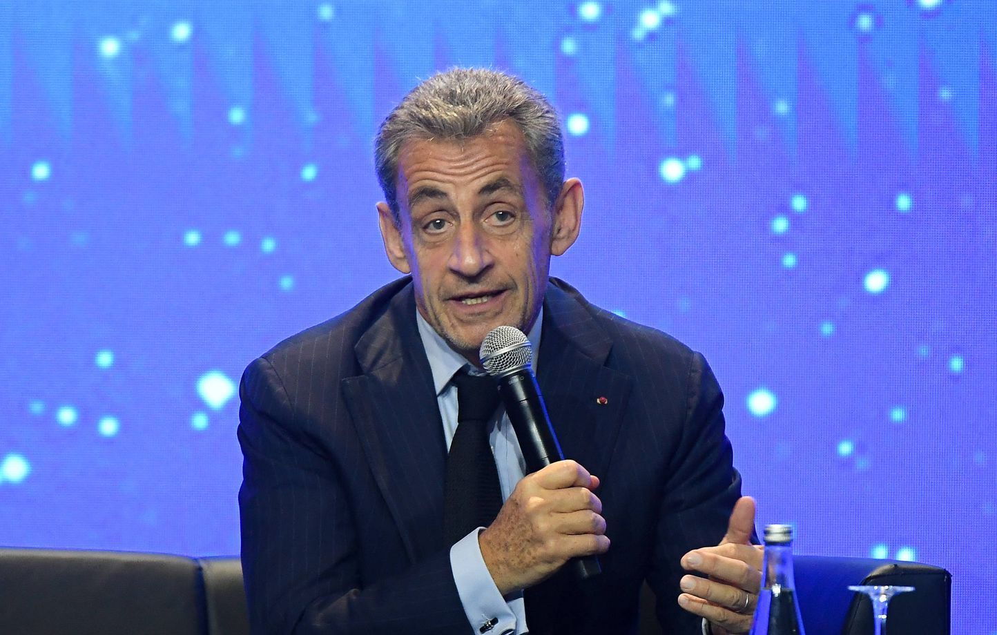 Nicolas Sarkozy dans le viseur des syndicats, de la gauche et du Modem après ses propos sur les enseignants